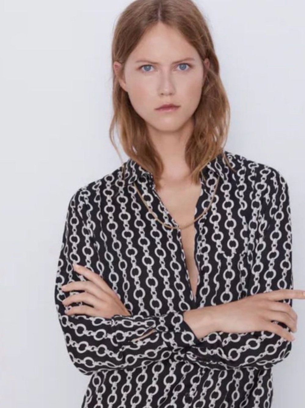 Black & White Chain-Print Long Sleeve Blouse